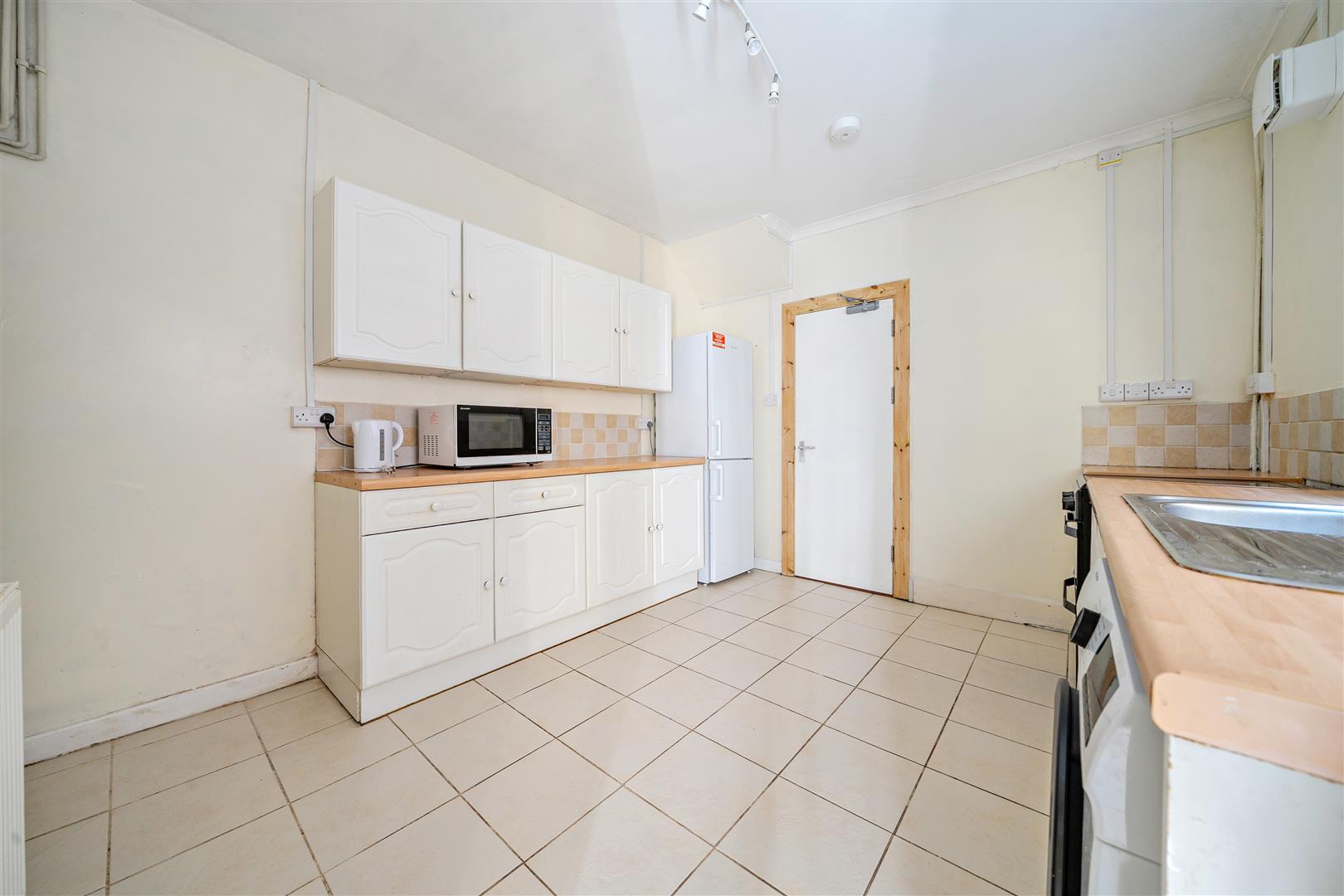 Kinley Street, St. Thomas, Swansea, SA1 8HE